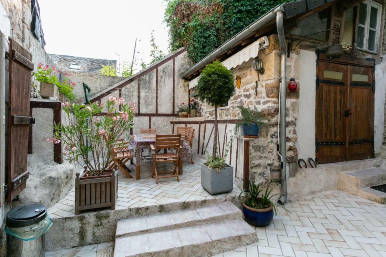 Maison Avec Patio Dans Le Centre Historique Villa Terrasson Eksteriør bilde